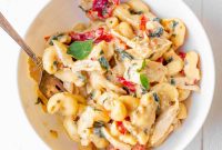 Tuscan Chicken Macaroni and Cheese with Sun-Dried Tomatoes