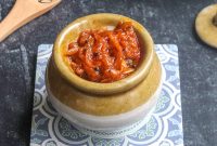 Instant Raw Mango Garlic Thokku Recipe – Tangy Mango Pickle in Minutes