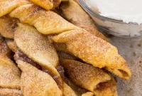Cinnamon Apple Pie Twists: Flaky Pastry Dessert Recipe