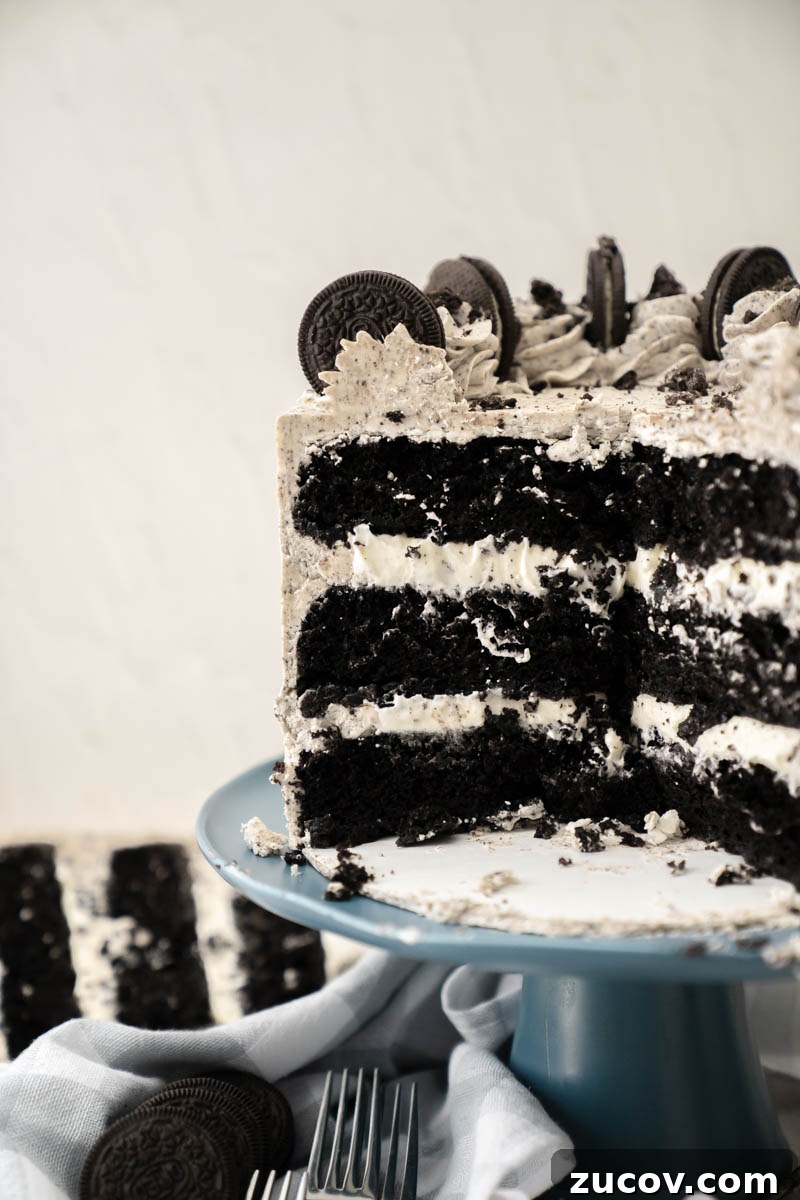 Ultimate Cookies and Cream Cake Recipe for Perfect Dessert 3 Cake slice