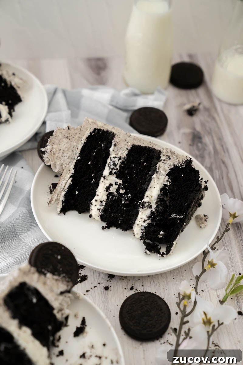 Ultimate Cookies and Cream Cake Recipe for Perfect Dessert 5 Close-up cake