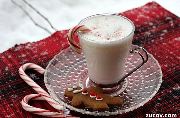 White Chocolate and Peppermint Hot Chocolate mug of white chocolate and peppermint hot chocolate on a plate with a cookie and candy canes