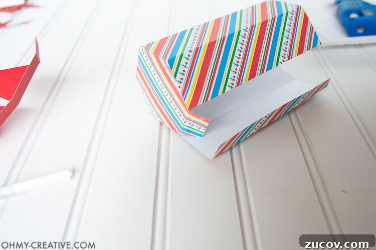 Printable DIY Cookie Gift Box Template — Instant Download Craft Kit 8 Need a last minute gift for neighbors or friends? These Christmas folded treat boxes are perfect for filling with your favorite cookies. The printable file is ready for you to make this DIY cookie box gift today! | OHMY-CREATIVE.COM