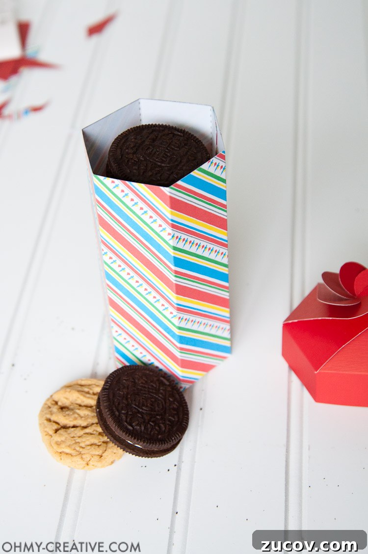 Printable DIY Cookie Gift Box Template — Instant Download Craft Kit 10 Need a last minute gift for neighbors or friends? These Christmas folded treat boxes are perfect for filling with your favorite cookies. The printable file is ready for you to make this DIY cookie box gift today! | OHMY-CREATIVE.COM