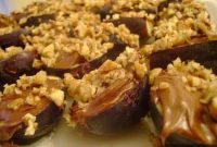 Chocolate-Drizzled Fresh Figs with Nutella Spoonable Topping