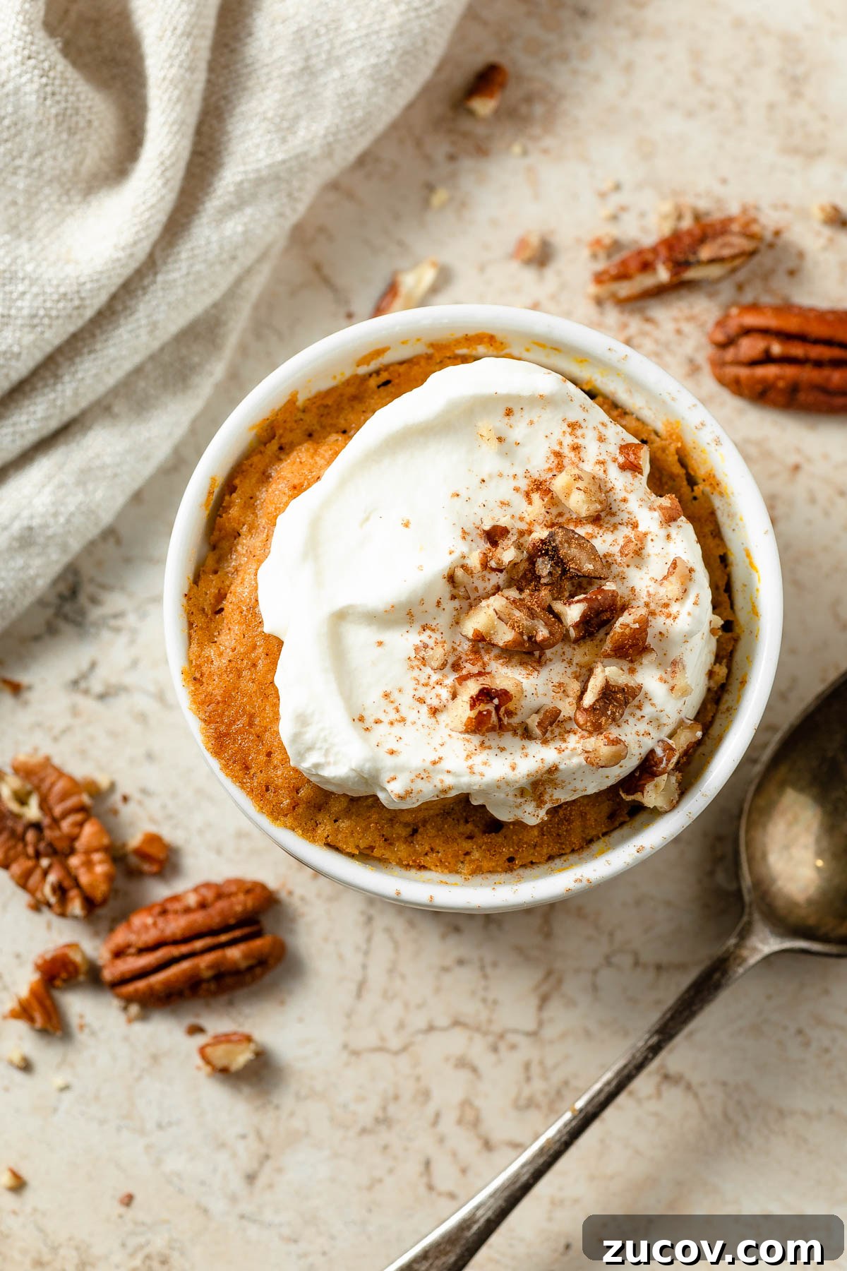 Keto Pumpkin Mug Cake Recipe: Quick Low-Carb Dessert 2 Keto pumpkin mug cake