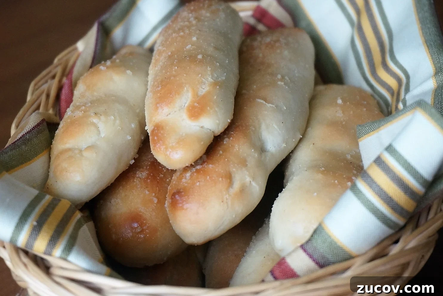 Olive Garden-Style Italian Breadsticks Recipe – Copycat Version 4 Italian Breadsticks - Olive Garden Copycat Recipe