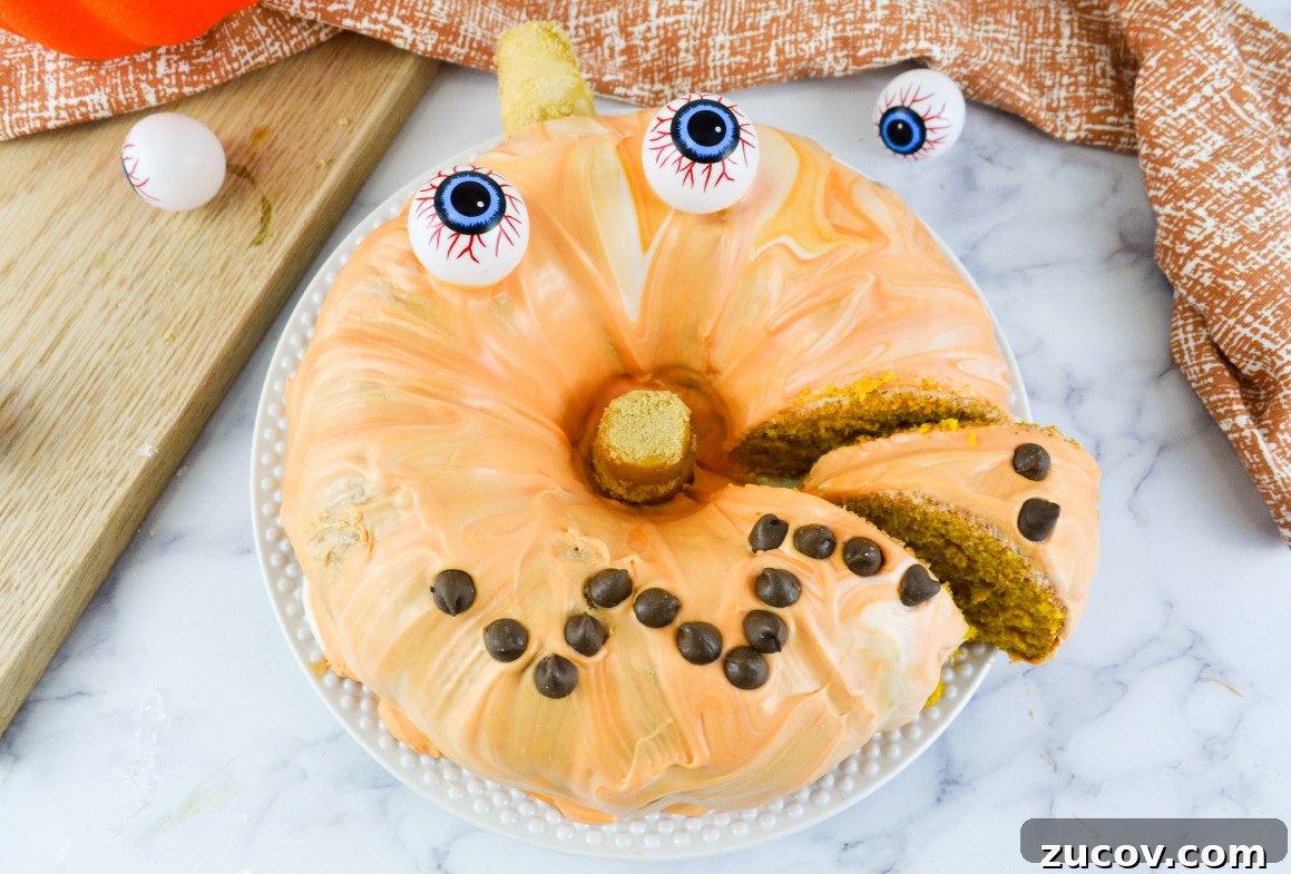 Halloween Pumpkin Jack-o-Lantern Bundt Cake Halloween Pumpkin Jack-o-Lantern Bundt Cake