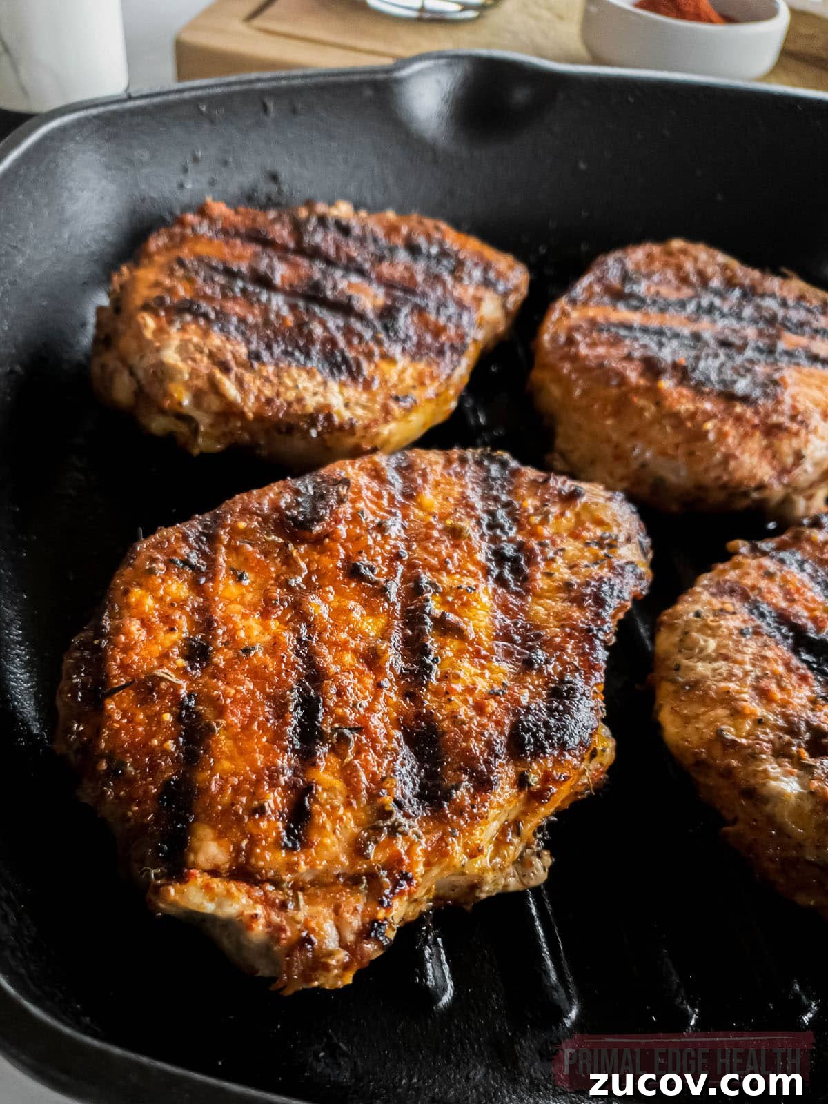 28 Low-Histamine Recipes for Histamine Intolerance-Friendly Meals 10 Four blackened pork chops with grill marks in a cast iron skillet.