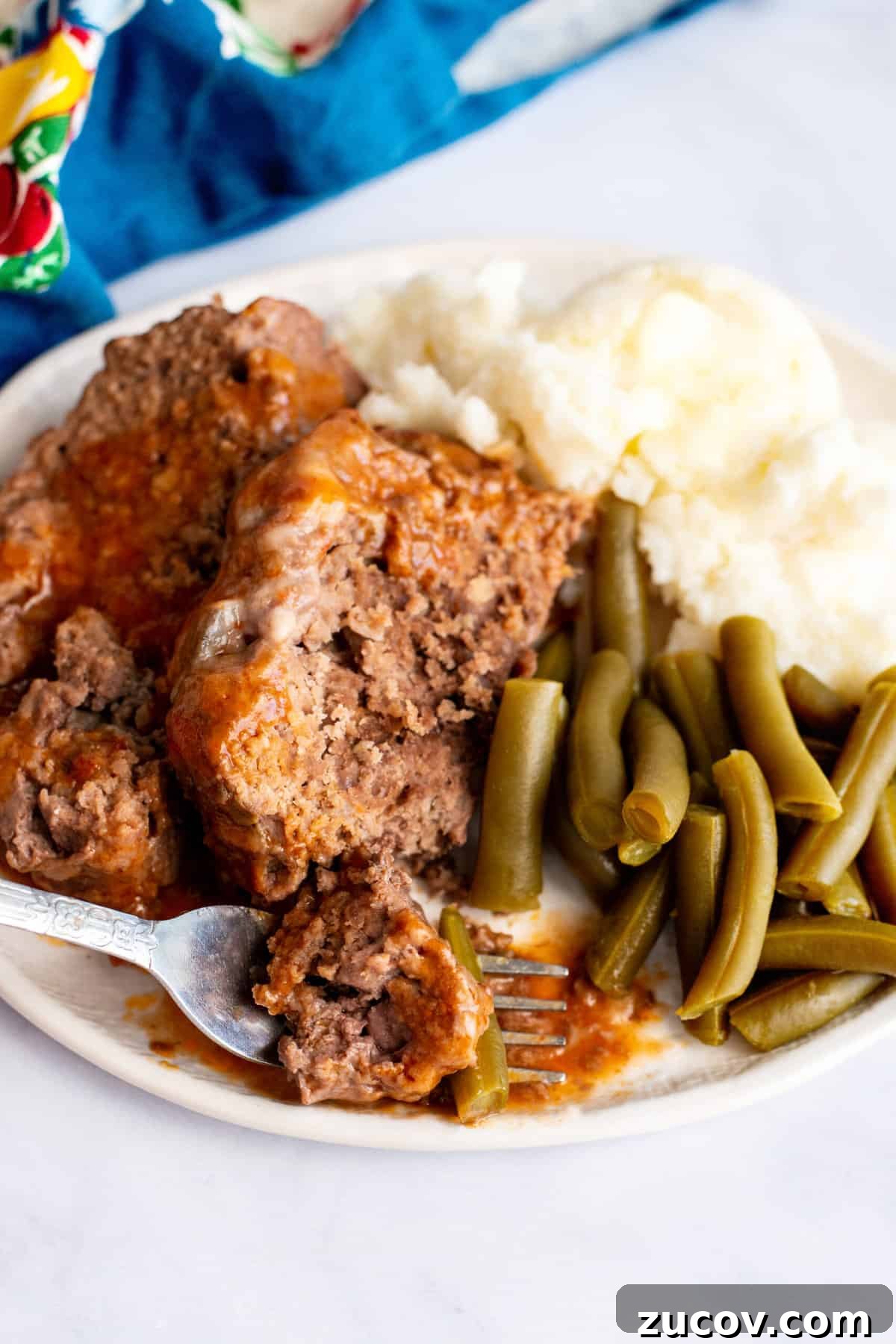 Classic Slow Cooker Meatloaf Recipe for Tender, Juicy Results 2 slow cooker meatloaf