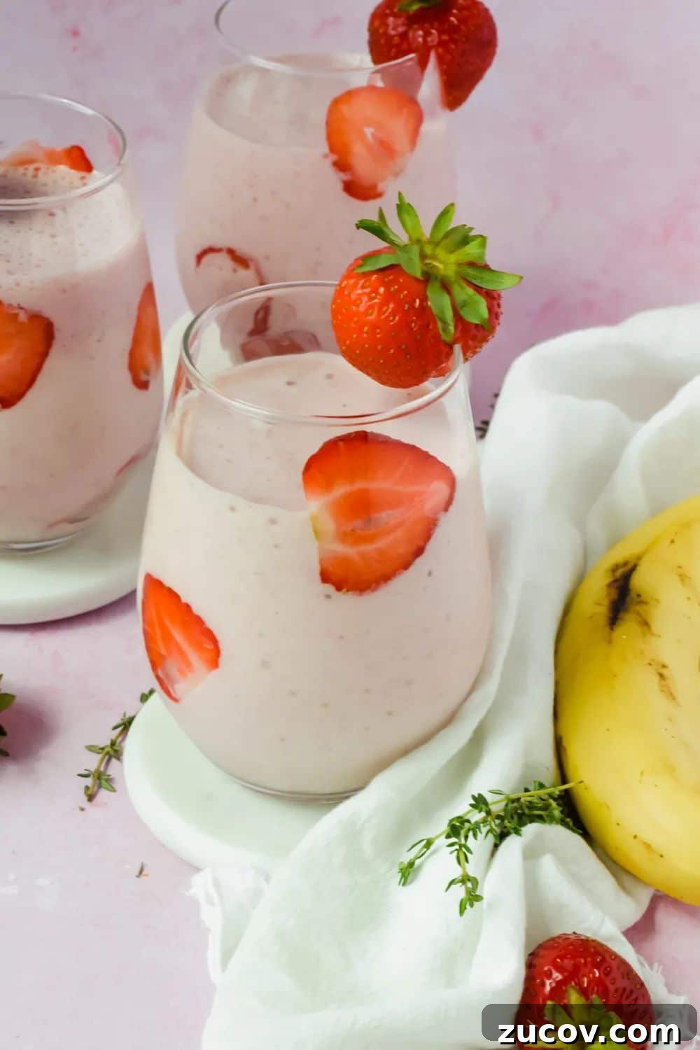 21 Protein Drinks for Muscle Gain and Daily Nutrition 5 strawberry banana protein smoothie